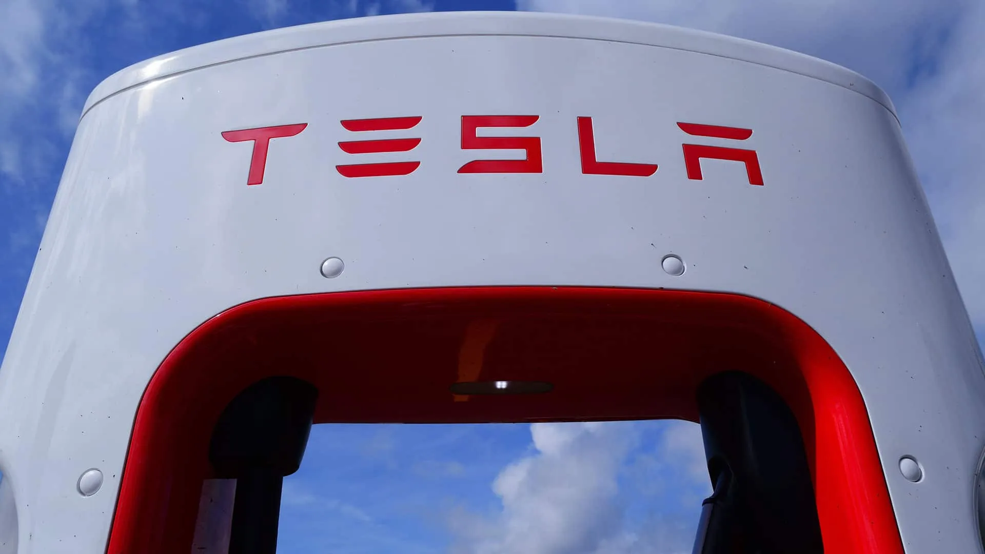 Second Knoxville Tesla Supercharger under construction