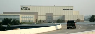News Sentinel and knoxnews logos on building, click for larger version